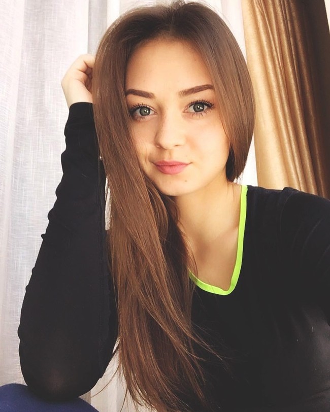 Jujur, aku ingin mengenalmu. Setelah saling mengenal, aku ingin menikahimu dan memperlakukanmu seperti seorang putri. Mencintaimu dan selalu bersamamu sampai mati, komentar netizen di salah satu foto Anna yang diposting di Instagram Foto: Instagram @anutabulanova