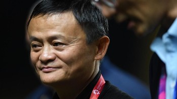 Jack Ma tiba di Bandara Sultan Mahmud Badaruddin II pada Jumat (31/8/2018) sekitar pukul 19.00. Foto: Zabur Karuru/ANTARA FOTO/INASGOC