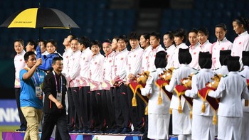 Jack Ma menyambangi Indonesia untuk menghadiri penutupan Asian Games 2018. Pada 30 Agustus, ia tiba di Tanah Air dan kota Palembang jadi persinggahan pertama. Sang pendiri Alibaba pergi ke Stadion Gelora Sriwijaya untuk menyaksikan partai final sepak bola putri Asian Games antara Jepang melawan China di mana China jadi runner up.Foto: Zabur Karuru/ANTARA FOTO/INASGOC