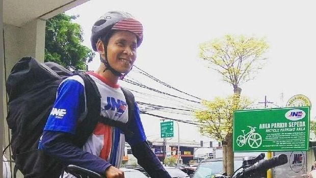 Pria Ini Bisnis Antar Barang Pakai Sepeda Beromzet Ratusan Juta