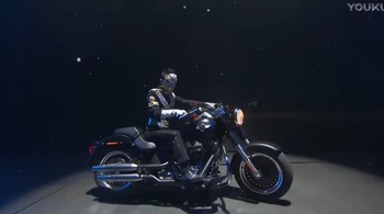 “Ma tidak takut pada perhatian, dia malah menginginkanya dan menggunakannya untuk memproyeksikan ketakinannya,” kata William Plummer, mantan eksekutif Huawei. Foto: Screenshot