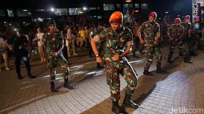TNI-Polri Goyang Poco-poco di Pesta Atlet Asian Games