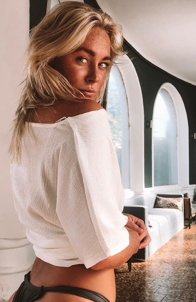 Wanita yang hobi travelling itu sudah ada di Yunani sejak awal Agustus lalu. Sinead sudah melakukan berbagai aktivitas. Foto: dok. Instagram