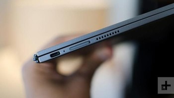 Yoga C930 menjalankan sistem operasi Windows dan dibanderol dengan harga 999 Euro (Rp 17,2 juta). Foto: Digital Trends