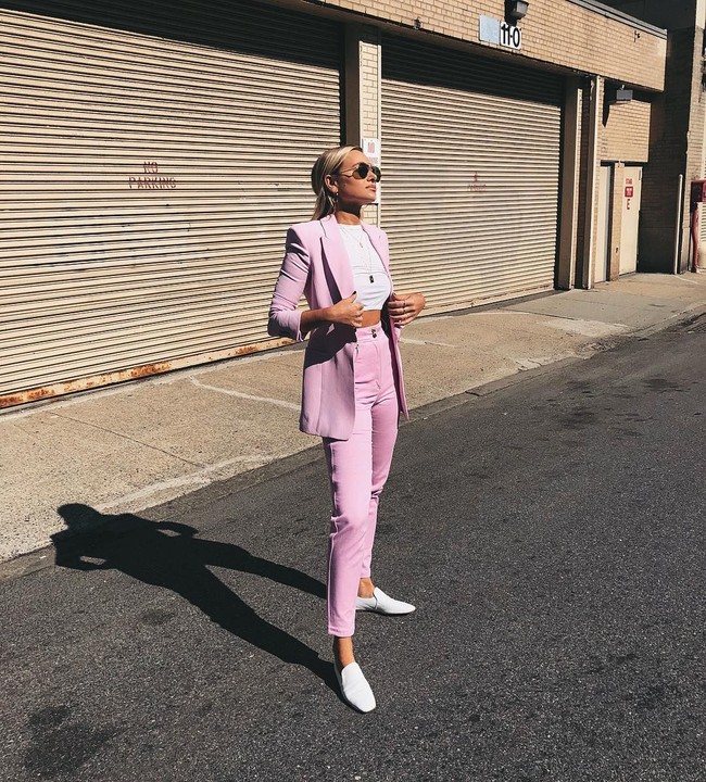 Namun beberapa waktu lalu lini aksesori harga terjangkau Danielle Bernstein sempat mendapat komentar buruk karena dianggap meniru desain brand-brand high end. Karena masalah ini, ia pun menarik lima jenis perhiasan.  Foto: dok. Instagram