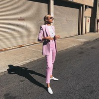 Namun beberapa waktu lalu lini aksesori harga terjangkau Danielle Bernstein sempat mendapat komentar buruk karena dianggap meniru desain brand-brand high end. Karena masalah ini, ia pun menarik lima jenis perhiasan.  Foto: dok. Instagram