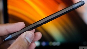 Stylus yang digunakan berukuran cukup besar. Foto: Digital Trends