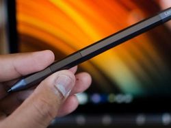 Wujud Keren Laptop Lenovo Pakai Layar Ganda