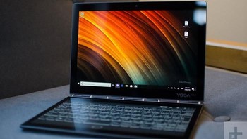 Layar di bagian bawah ini dapat digunakan dalam tiga mode yaitu untuk menampilkan keyboard digital, digunakan sebagai e-reader, atau menjadi pad untuk menggambar atau menulis menggunakan stylus. Foto: Digital Trends
