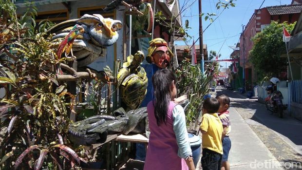 Kampung dengan Replika Binatang dari Ban Bekas, Ini Asal Usulnya