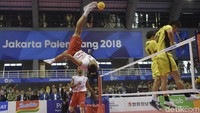 Aksi salto pemain sepak takraw putra Indonesia Nofrizal. ANTARA FOTO/INASGOC/Nova Wahyudi.