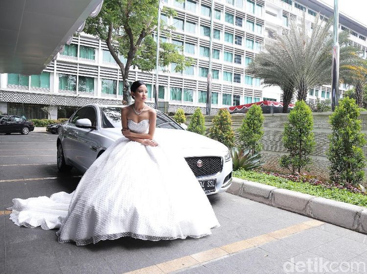 Mobil Mewah untuk Pengantin