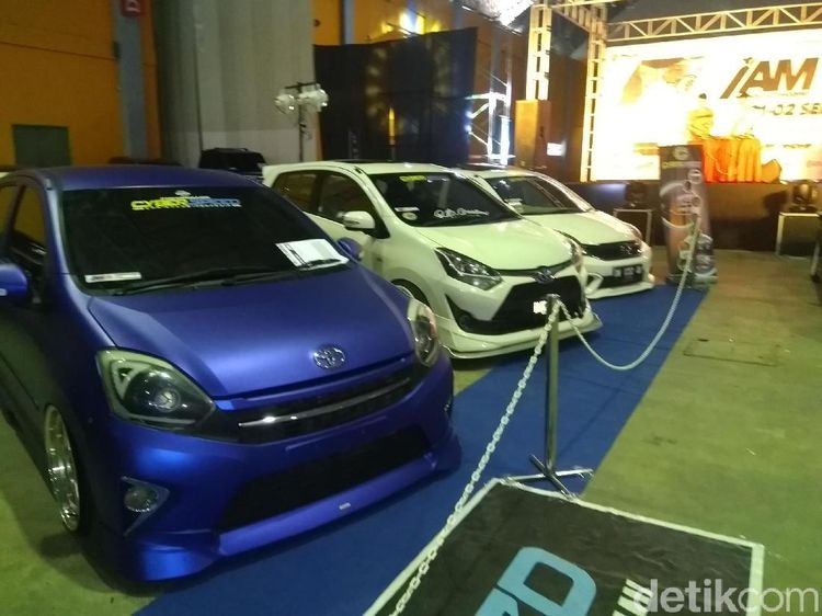 Ratusan Mobil Modifikasi Adu Keren di Makassar