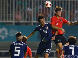 Babak pertama berakhir 0-0. Hingga pertandingan 90 menit kelar tak ada gol, babak tambahan dimainkan.