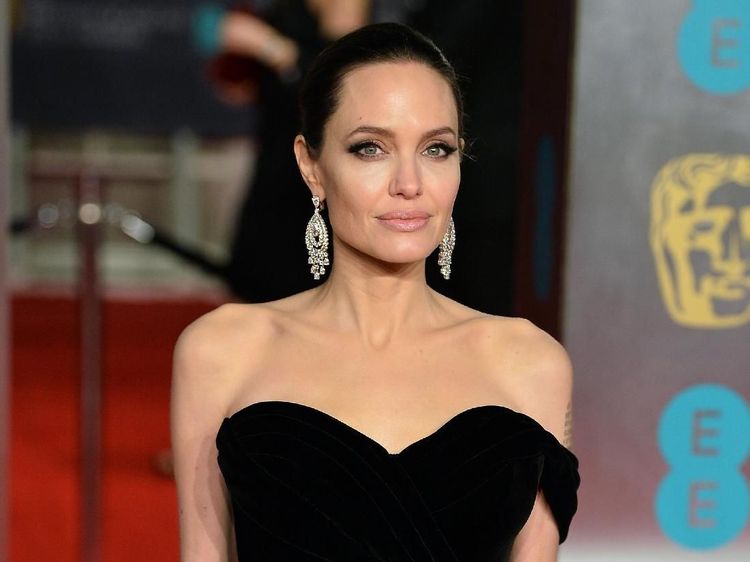 Pesona Angelina Jolie yang Disebut Makin Kurus