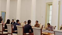 Jokowi berharap Alibaba dapat memperbarui investasi di Indonesia. Foto: Presiden Jokowi temui Jack Ma di Istana Bogor. (Niken Purnamasari).