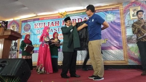 Buka Jas di Depan Mahasiswa, Sandiaga Ingin Tiru Selebrasi Jojo