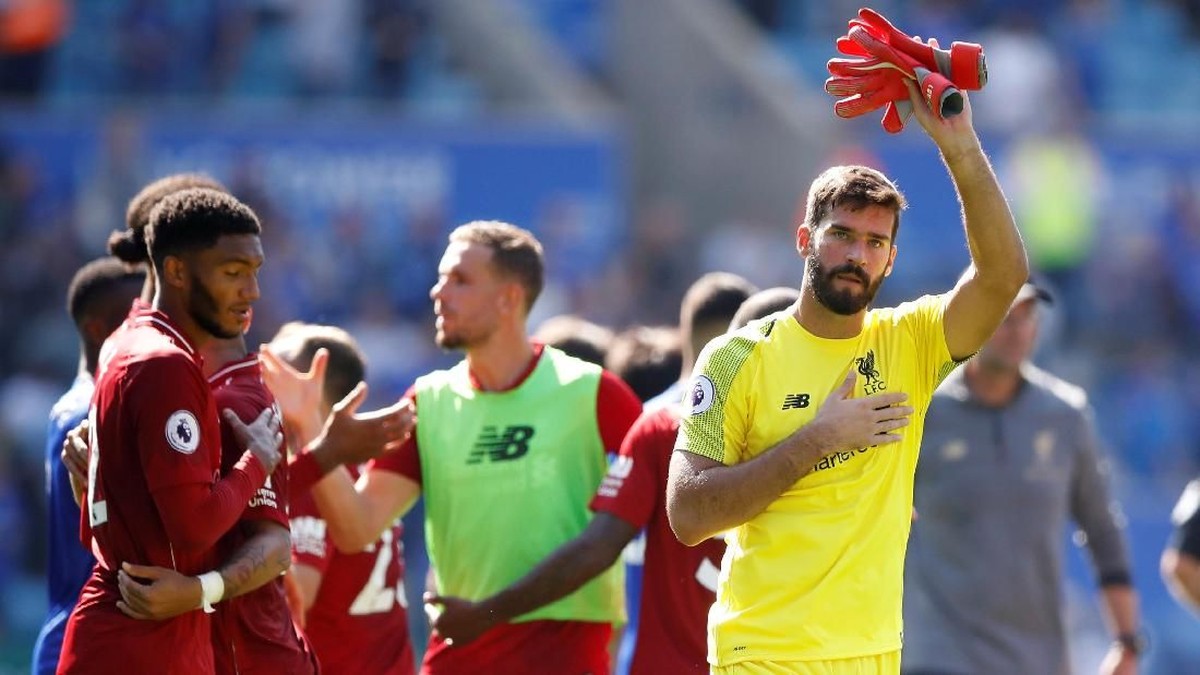 Alisson Becker bikin blunder, nama Loris Karius disebut-sebut lagi (Reuters/Carl Recine)