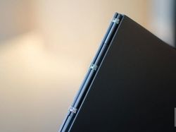 Wujud Keren Laptop Lenovo Pakai Layar Ganda