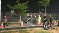 Ini salah satu momen lain yang tertangkap kamera penggemar. Dari kejauhan tampak Siwon dan Leeteuk menyambangi Gelora Bung Karno untuk melakukan rehearsal. Foto: (instagram teuk_hee83)