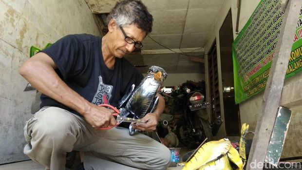 Pria di Balik Kampung dengan Replika Binatang Ogah Karyanya Dibeli