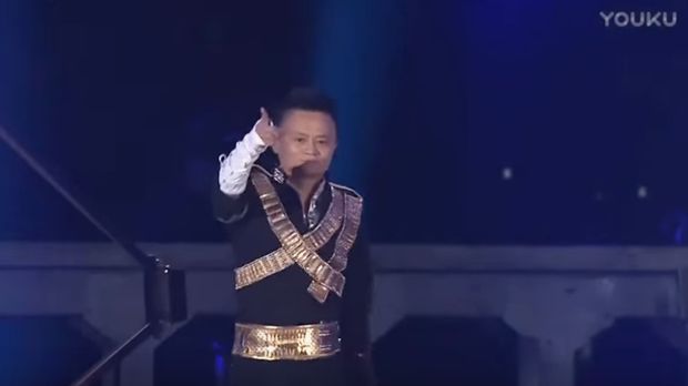 Aksi Jack Ma di selebrasi Alibaba pada 2017 lalu. 