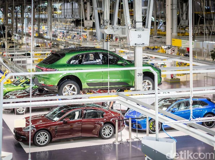 Intip Produksi SUV Porsche Macan