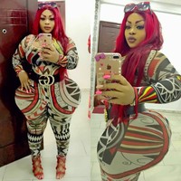 Eudoxie Yao punya ukurang bokong tak lazim. Ia memiliki bokong jumbo, namun diakuinya bahwa fiturnya itu 100% asli tanpa operasi plastik. Dengan ukuran bokongnya yang lebaar, penampilan wanita asal Afrika itu jadi mengerikan.   Foto: dok. Instagram (@eudoxieyao_2)