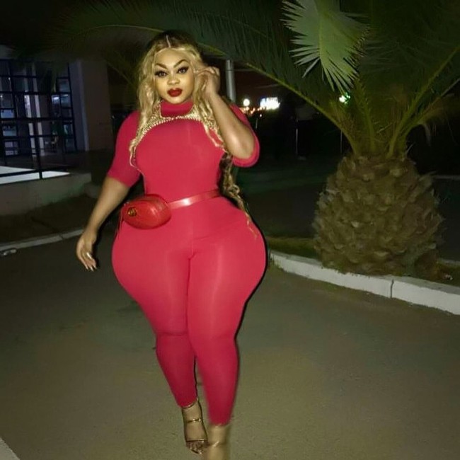 Punya bokong bentuk tak lazim, Yao pun kerap mendapat tatapan aneh dari orang-orang. Banyak orang yang terkejut dengan penampilannya.  Foto: dok. Instagram (@eudoxieyao_2)