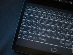 Wujud Keren Laptop Lenovo Pakai Layar Ganda