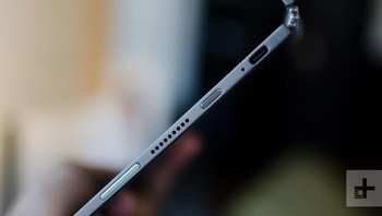 Seperti laptop Yoga lainnya, Yoga C930 merupakan laptop convertible yang dapat digunakan dalam tiga mode yaitu tent, tablet dan stand. Foto: Digital Trends