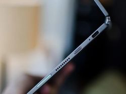 Wujud Keren Laptop Lenovo Pakai Layar Ganda