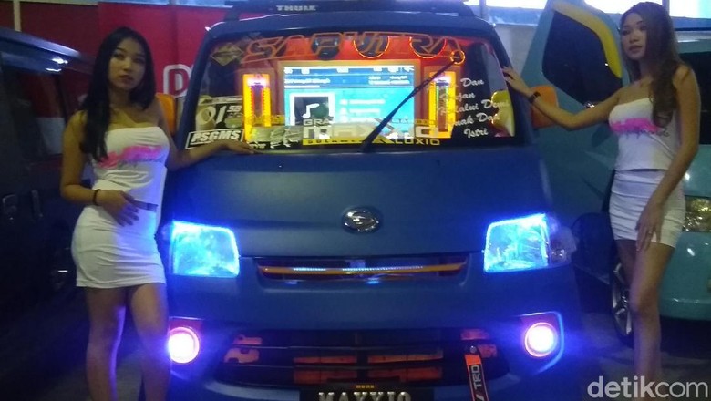 120 Mobil Adu Ganteng di IAM Makassar