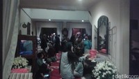 Acara tahlilan Faldy Albar digelar di kediaman Ahmad Albar di Jalan Kedondong, Cinere Depok, Jawa Barat, Jumat (31/8/2018) malam.Foto: (Febri/detikHOT)