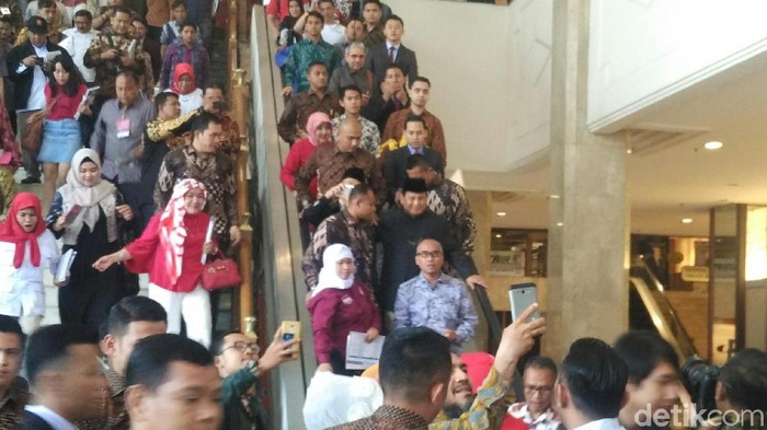 Saat Prabowo Jadi Rebutan Emak-emak