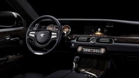Kabin Aurus Senat tersaji begitu mewah dengan penggunaan jok kulit premium, beberapa panel kayu, dan aksen metalik. Dashboard mobil ini juga dilengkapi dengan head unit display lebar dan instrumen panel digital. Foto: Istimewa