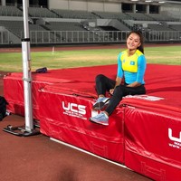 Melihat sosok wanita cantik ini, penampilannya tak seperti atlet Kazakhstan kebanyakan yang berwajah khas ras ras Kazakh atau Rusia. Adelina Akhmetova demikianlah namanya. Berusia 19 tahun, dia mewakili Kazakhstan di cabang atletik, lompat gawang 400 meter. Foto: dok. Instagram