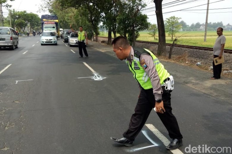 Salip Truk dan Tertabrak Motor, Pemotor di Pasuruan Tewas di Tempat