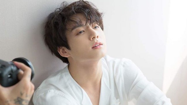 Tips Tampil Manly Cute ala Bintang K-Pop Jungkook BTS