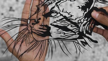 Nama seniman itu adalah Parth Kothekar, dia ahli memotong kertas menjadi desain unik yang terlihat nyata. Foto: Istimewa/Parth Kothekar