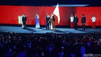 Menko PMK Puan Maharani juga secara simbolik mengembalikan bendera OCA kepada Hangzhou selaku tuan rumah Asian Games 2020.