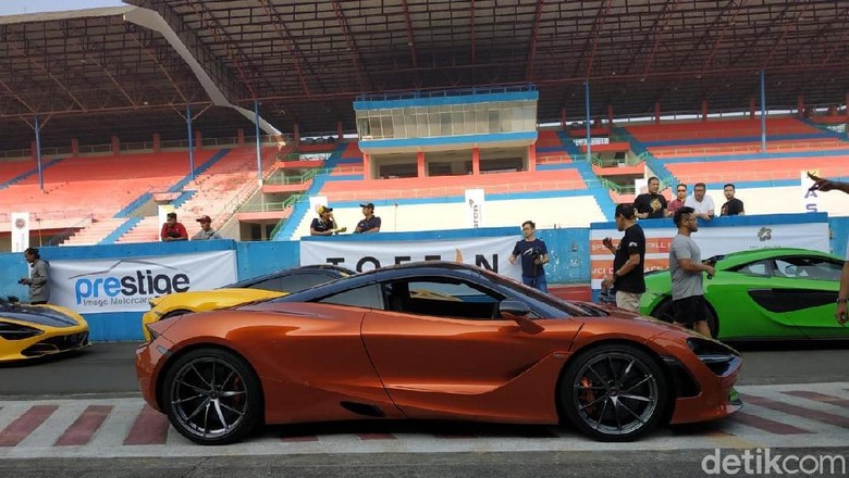 Pengguna mobil sport di Sirkuit Sentul, Minggu (2/9/2018) Foto: Ridwan Arifin Pengguna mobil sport di Sirkuit Sentul, Minggu (2/9/2018) Foto: Ridwan Arifin