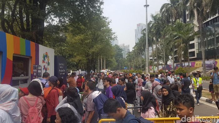 Antrean tiket festival Asian Games 2018. (Foto: Bahtiar Rifai/detikcom) Antrean tiket festival Asian Games 2018. (Foto: Bahtiar Rifai/detikcom)