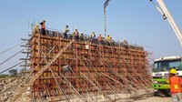 Sampai akhir Agustus 2018, pengerjaan konstruksi IC Nganjuk dan pekerjaan lainnya yang ditugaskan ke PT JNK tersebut mencapai 18,4%. Istimewa/Dok. Jasamarga.
