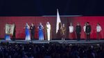 Foto: Detik-detik Anies Serahkan Obor Asian Games