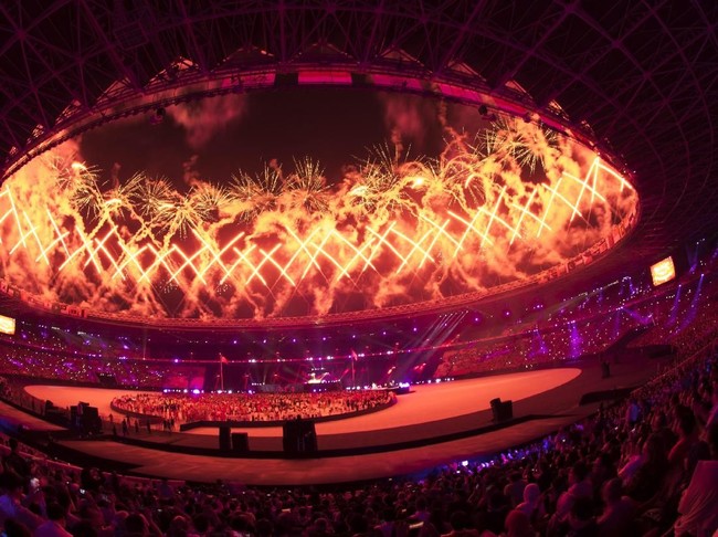 Acara closing ceremony Asian Games 2018 di Gelora Bung Karno, Jakarta, Minggu (2/9/2018), berlangsung meriah. Sejumlah selebriti Indonesia pun menyaksikan langsung penutupan pesta olahraga terbesar di Asia ini. (Foto: ANTARA FOTO/INASGOC/Rosa Panggabean)