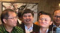 Sebelumnya Presiden Joko Widodo menantang Jack Ma untuk beraksi di Closing ceremony Asian Games .