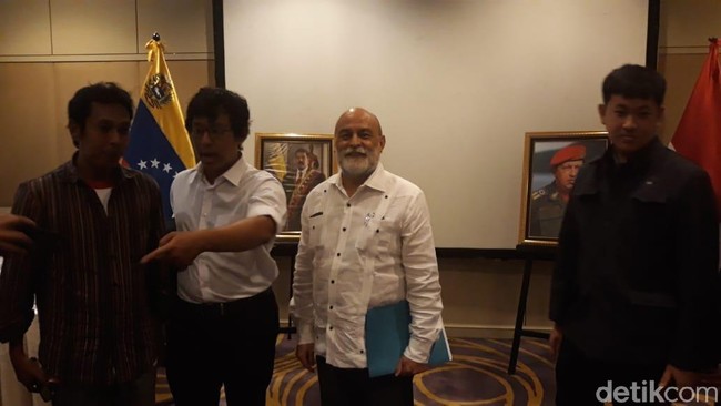 Blak-Blakan Wamenlu Venezuela soal Penyebab Krisis Ekonomi