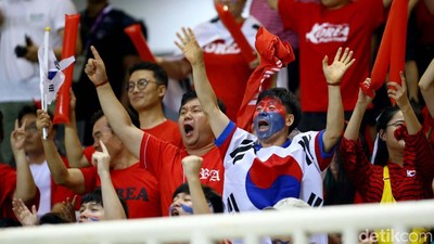 Memotret Aksi Para Suporter di Final Sepakbola Asian Games 2018