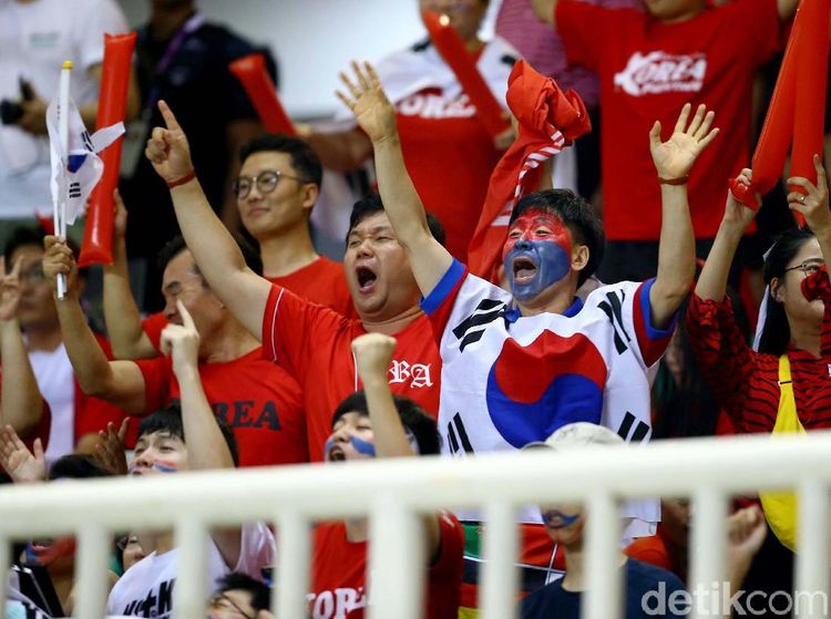 Memotret Aksi Para Suporter di Final Sepakbola Asian Games 2018